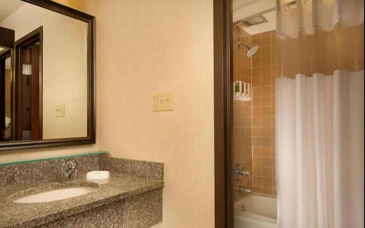 Hotel Lotus Kansas City Stadium Bagian luar foto
