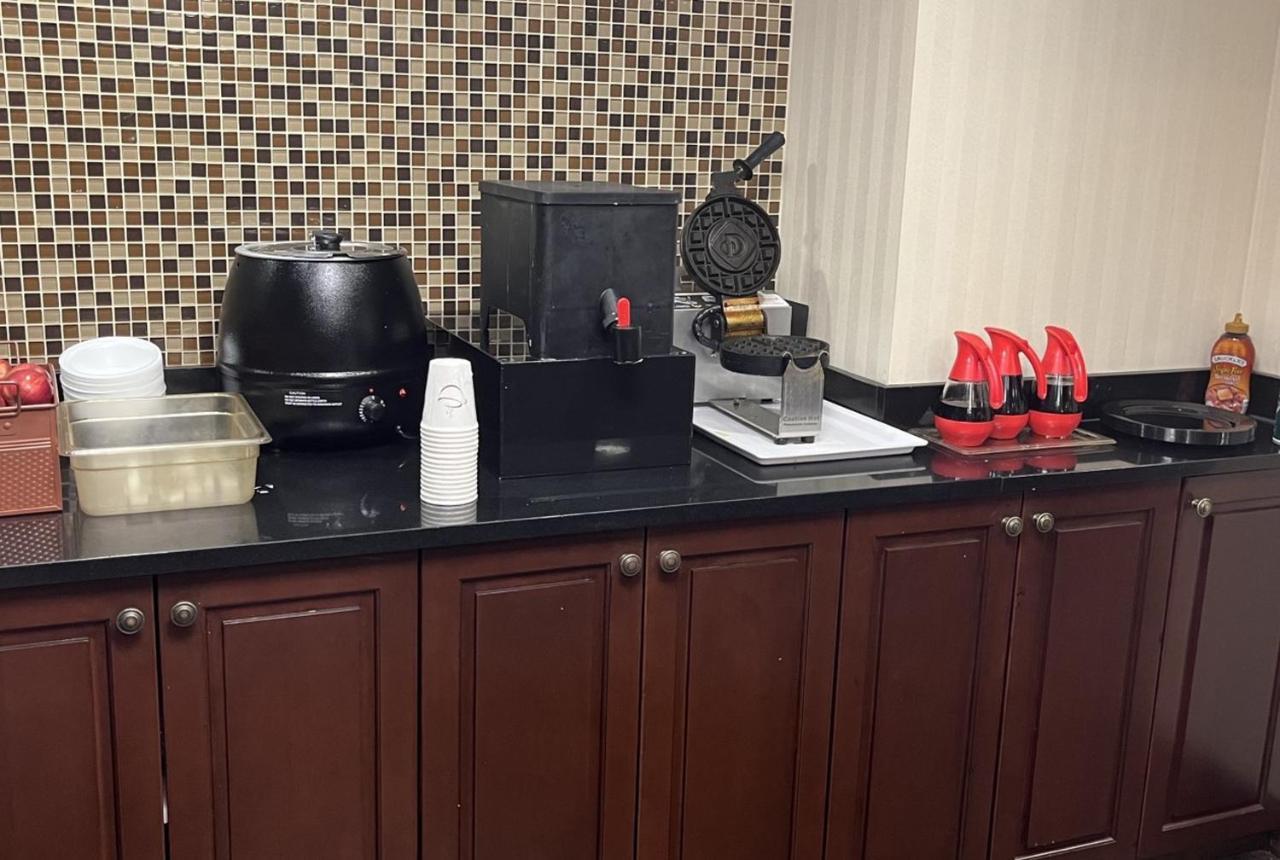 Hotel Lotus Kansas City Stadium Bagian luar foto